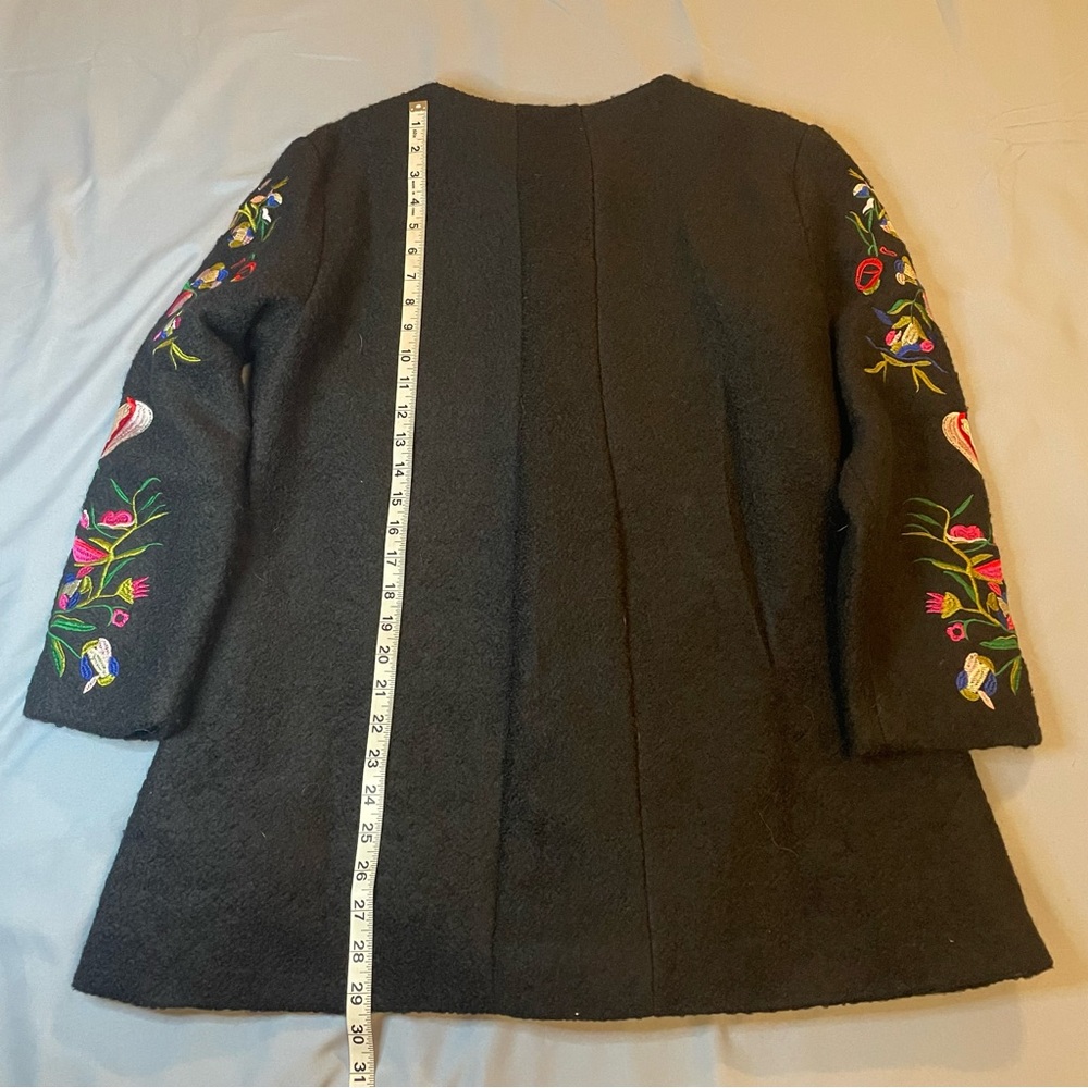 Elegant Vintage Embroidered Floral Black Jacket.
Size XL - Picture 3 of 15